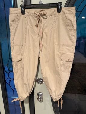 St. John's Bay Beige Cargo Capris